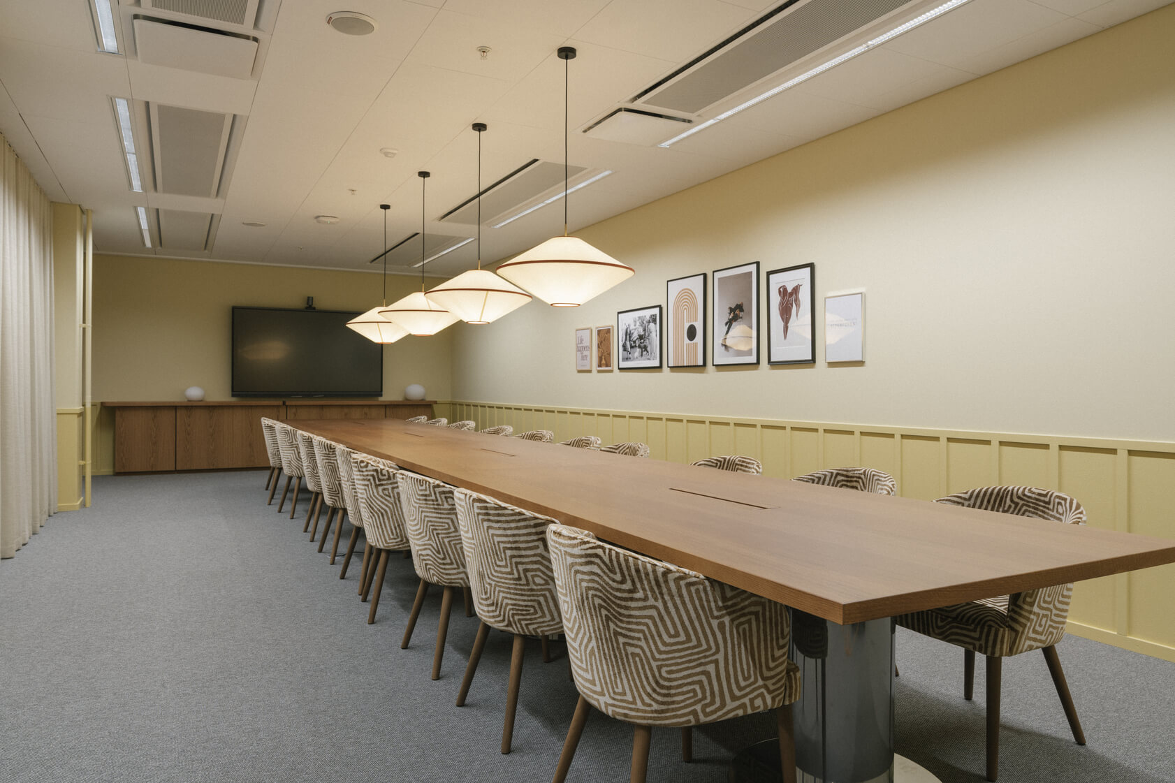 Konferensrum med styrelsesittning i Stockholm City